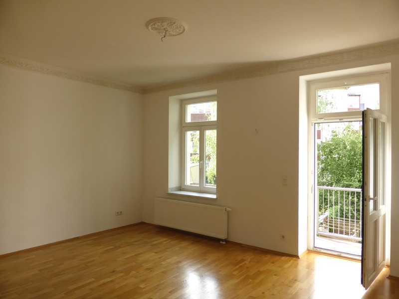 Kapitalanlage im Leipziger Osten: Geräumige 2-Zimmerwohnung mit Balkon im Denkmalobjekt!