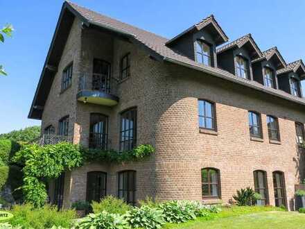 Schwalmtal-Waldniel: Stattliches Landhaus in grüner Hanglage!!!