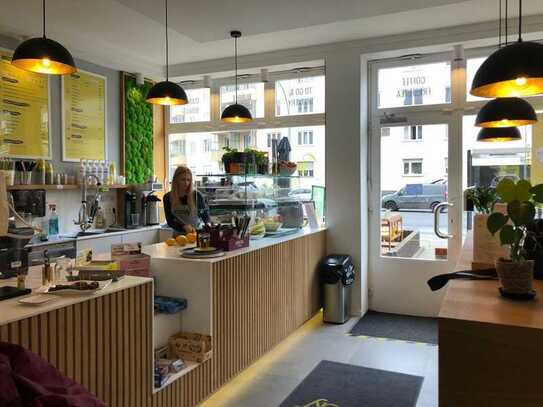 Café im Herzen von Charlottenburg mit zwei Terrassen an Bushaltestelle zu verkaufen - Günstiger Miet