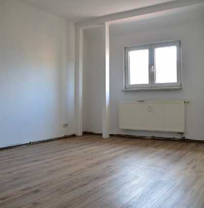 Neu renoviert, Tolle 2 Raum Dachgeschoss Wohnung