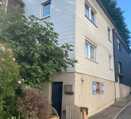 Großzügiges 8-Zimmer Einfamilienhaus mit integrierter Scheune und Garage in Leingarten