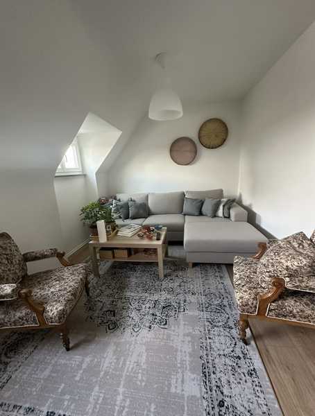 Attraktive, renovierte 2 Zimmer Whg mit Einbauküche