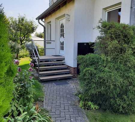 Helle teilmöblierte 2,5-Zi-Whg mit Terrasse und Einbauküche in Altglienicke (Treptow), Berlin