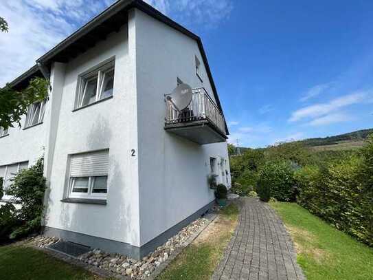 Besondere Wohnung im OG und DG mit Garten, gehobener Innenausstattung mit Balkon und EBK in Bestwig