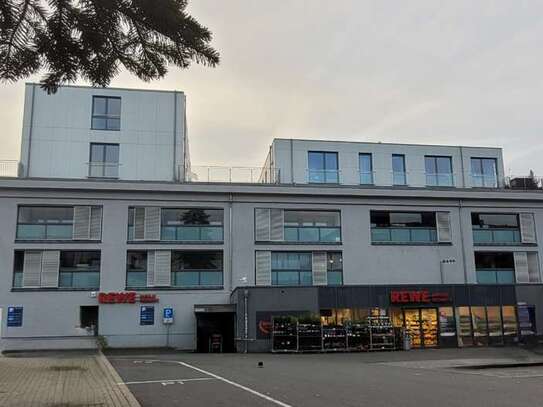 Moderne 2,5-Raum-Wohnung mit Loggia und eigenem Parkplatz