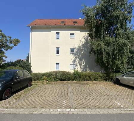 PKW-Stellplatz mit Parkbügel