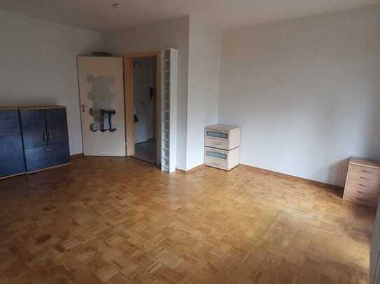 Geschmackvolle 1-Raum-Hochparterre-Wohnung mit Balkon und EBK in Stuttgart