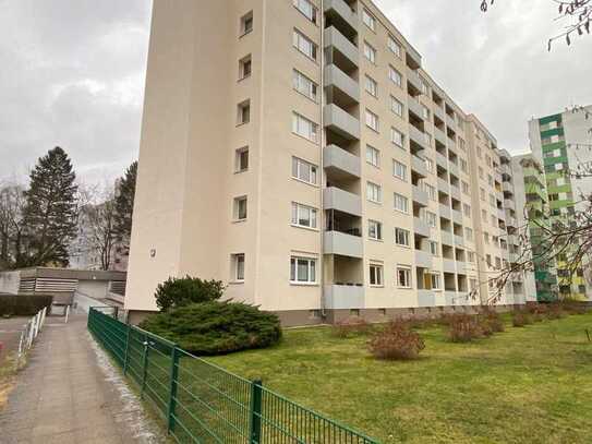 Großzügige 2-Zi-Wohnung mit Grünblick, Balkon, Garagenstellplatz