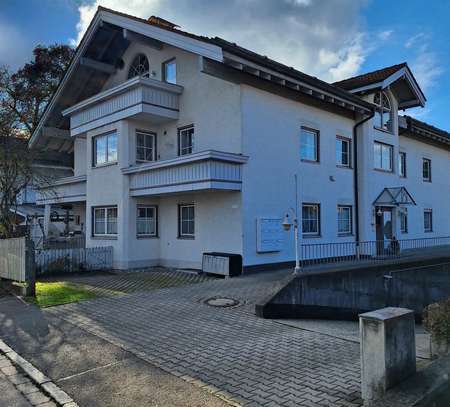 Stilvolle 3-Raum-Wohnung mit Balkon und EBK in Bad Aibling