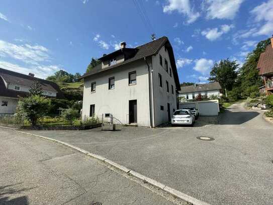 Ein- bis Zweifamilienwohnhaus mit großzügigem Grundstück in sonniger Lage von Gutach