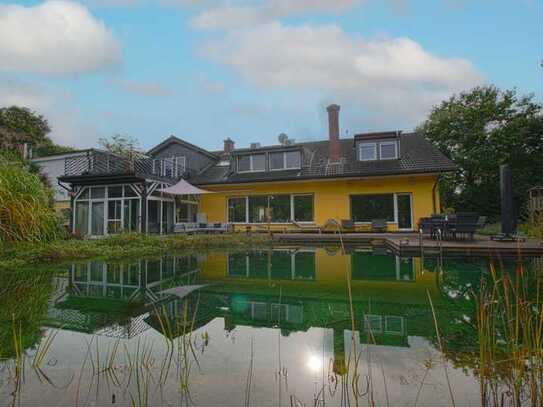 Idyllisches Wohnen in Solingen: Stilvolles Haus mit Schwimmteich und separater Einliegerwohnung!