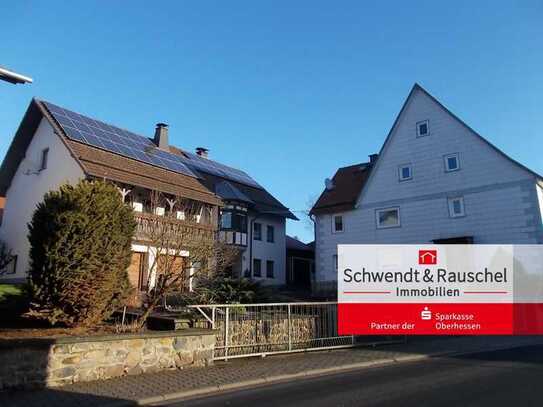 Liebe zum Detail - Sehnsuchtsort am Feldrand: 2 Wohnhäuser mit Gästehaus in Schotten-Burkhards