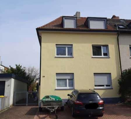 Gemütliche, modernisierte 2-Raum-Wohnung mit Balkon und Pkw-Stellplatz in Ludwigshafen