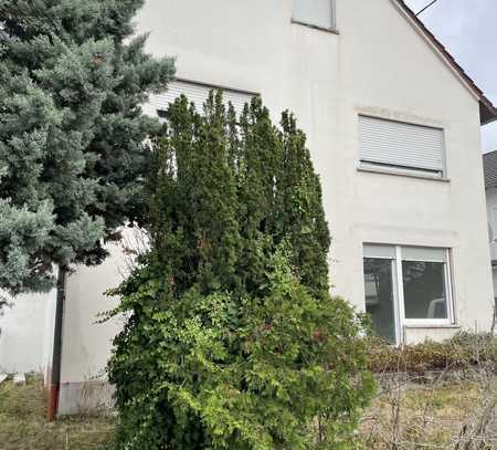 Schöne Helle Erdgeschoss Wohnung mit Terrasse