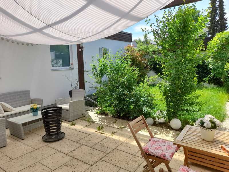                                                               Sch&ouml;ner Bungalow (Reiheneckhaus) mit Garten und Atrium                                                       in Hohenbrunn (München)