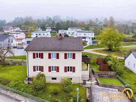 Sofort verfügbares, gepflegtes Zweifamilienhaus mit tollem Ausblick, großzügigen Garten zu verkaufen