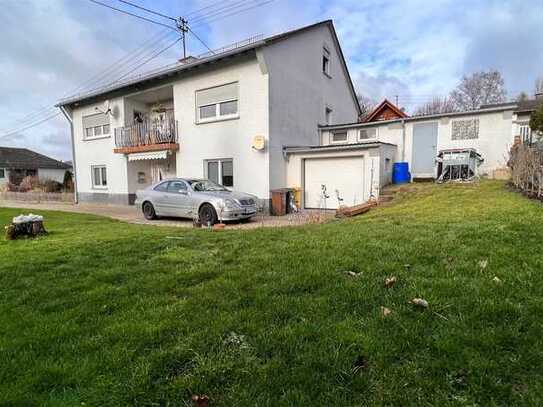 Saniertes Zweifamilienhaus mit großem Grundstück in ruhiger, beliebter Wohnlage!