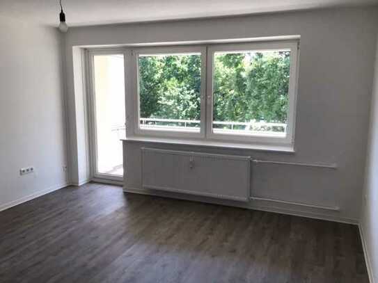 Großzügige 2-Zimmer-Wohnung mit Balkon. Frisch für Sie renoviert