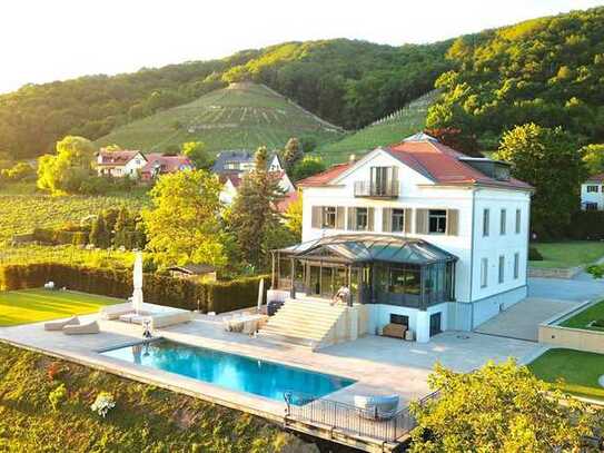 Repräsentative Villa mit Fernblick - in ruhiger Lage inmitten der Pillnitzer Königlichen Weinberge