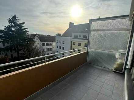 Exklusive, sanierte 2-Zimmer-Wohnung mit Balkon und Einbauküche im Herz von Hockenheim