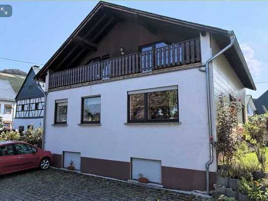 Gepflegtes 6-Zimmer-Haus mit Einbauküche in Veldenz