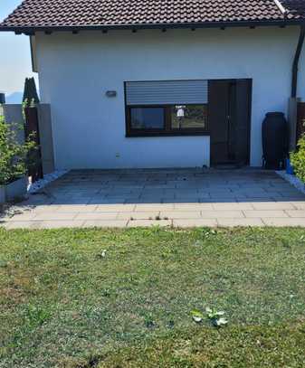 2 Zimmer Erdgeschosswohnung mit Terrasse und Balkon in Eislingen .