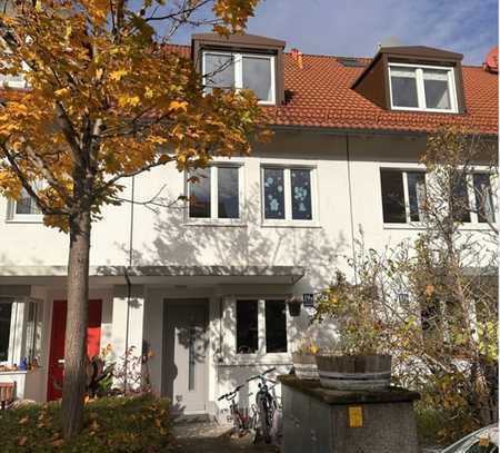 Von privat: Familienfreundliches Reihenhaus in München Trudering in ruhiger Wohnlage