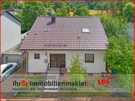 Freist. Einfamilienhaus m. Einliegerwohnung u. Garten