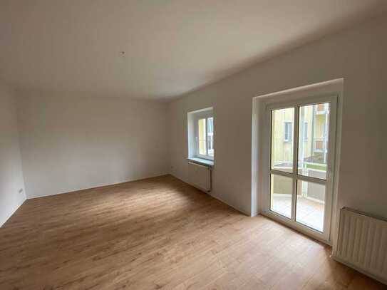 Sonnige 4-Raum-Erdgeschoss-Wohnung mit Balkon in Berga