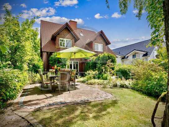 Auf großem Grundstück 2 Haushälften mit Saunahaus, Kamin, großem Garten u. Weitblick in ruhiger Lage