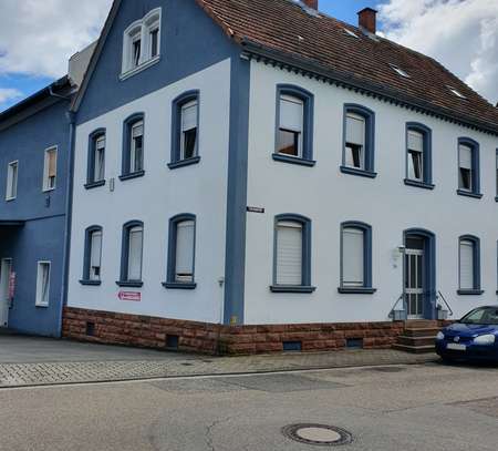 2 Zimmer Erdgeschosswohnung mit Terrasse und Stellplatz in Rülzheim