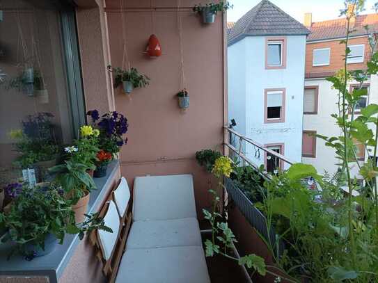 Ruhige, zentrale 4-Zimmer Wohnung mit Südbalkon