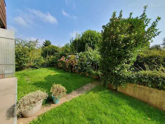 Renovierte, helle Wohnung mit eigenem Gartenanteil, Terrasse und Blick ins Grüne