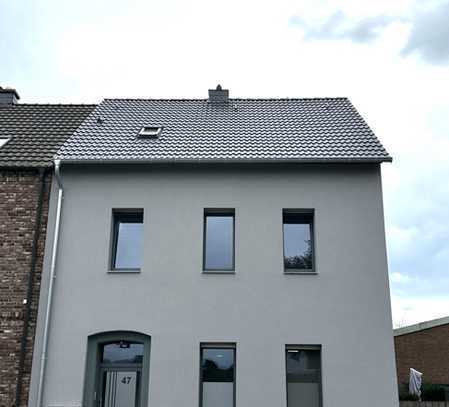 Moderne 4 Zimmer Maisonette-Wohnung mit Dachloggia und Stellplatz in Moers-Vennikel/Grenze Traar