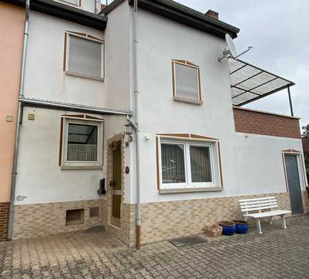 Gemütliche Doppelhaushälfte mit Dachterrasse und großem Gartengrundstück