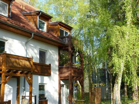 Schöne, geräumige, helle zwei Zimmer Dachgeschessohnung mit Balkon teilmöbliert Rahnsdorf (Köpenick)