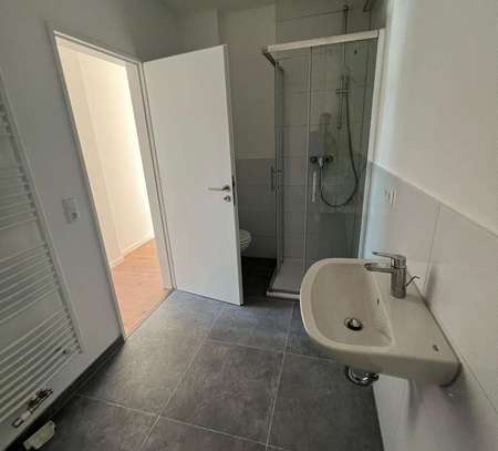 moderne DG Wohnung *Erstbezug* auf Wunsch mit Stellplatz