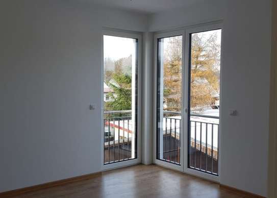 ab sofort! 3 Zi-Whg! Erstbezug! Balkon, Stellplatz, S-Bahn Fussläufig ca 10 min