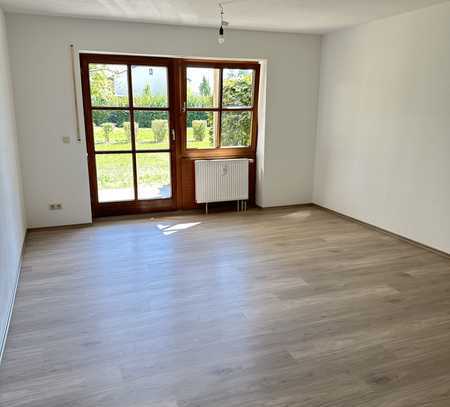 Renovierte, helle 2 Zimmer EG Wohnung, Terrasse