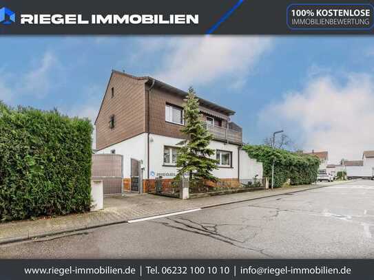 Sie hier? Wir auch! Gepflegtes Einfamilienhaus mit 2 Garagen in beliebter Lage