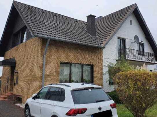 Schönes Einfamilienhaus mit Garage in bester Lage in 53879 Euskirchen-Stotzheim