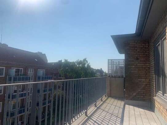 Sonnige Dachterrassenwohnung in Hamburg-Eppendorf - komplett modernisiert