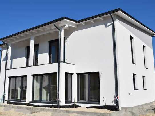 Doppelhaushälfte Energieeffizienzhaus mit kompletter Haustechnik, Wärmepumpe und Außenanlagen