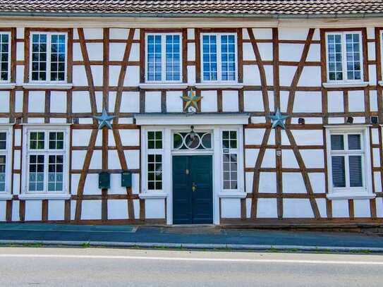 HATTINGEN: Zauberhaftes Fachwerkhaus-Ensemble mit vielfältigen Nutzungsmöglichkeiten!