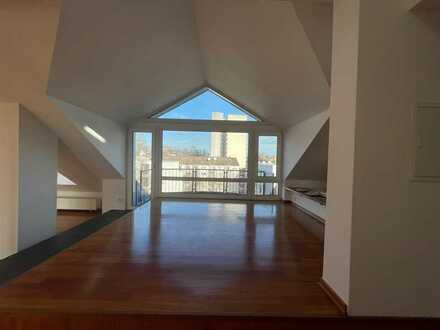 Traumhaftes Studio-Apartment im Dachgeschoss mit 2 Balkonen "ohne Maklergebühren"