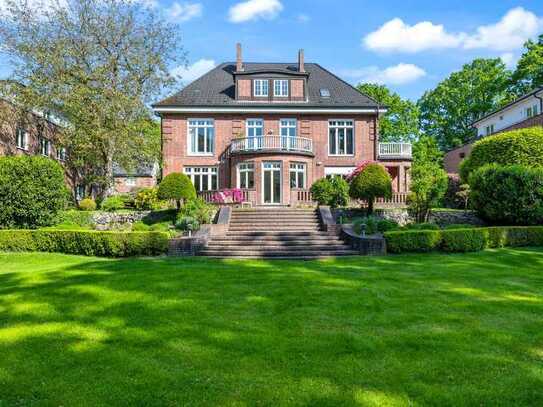 Landhausvilla mit Zugang zum Alsterlauf und ca. 6.000 m2 Garten in Hamburg-Poppenbüttel