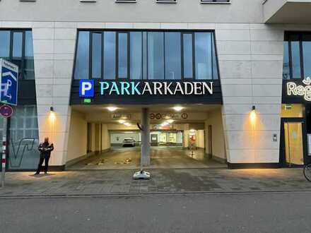 Garagenstellplatz in den Parkarkaden nahe CityPark und Scheck-In