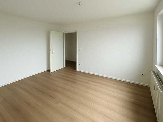gemütliche 2-Raum-Dachgeschosswohnung mit Wannenbad und Fenster, Balkon, Keller und Stellplatz mgl.