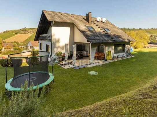 Schönes Mehrfamilienhaus mit großem Garten in grüner Lage