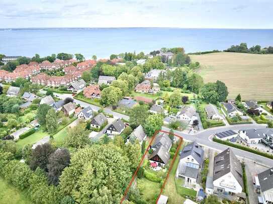 Zwei Attraktive Einfamilienhäuser in Niendorf